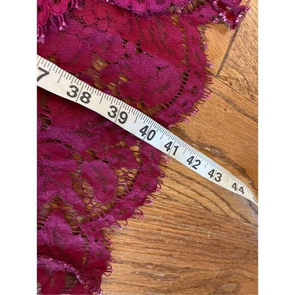 Lulu’s raspberry lace cross strap dress size large - Picture 7 of 11